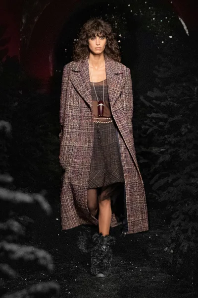 Look 3